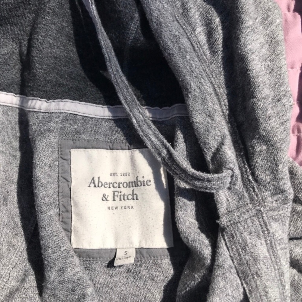 Thin pullover hoodie